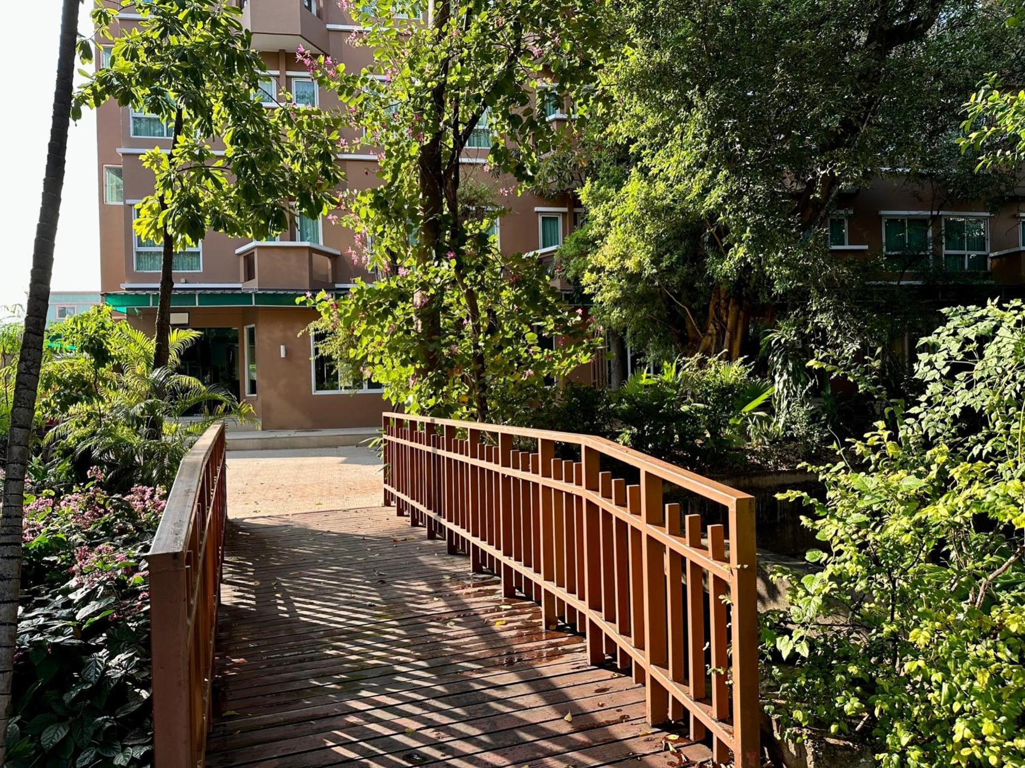 Calypzo Bangkok Hotel Ngoại thất bức ảnh